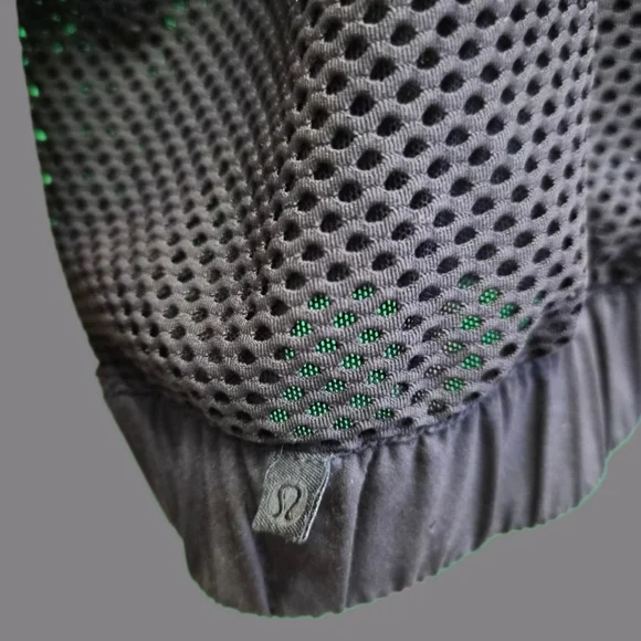 Lululemon Mesh On Mesh Pop Over Black - Picture 8 of 9